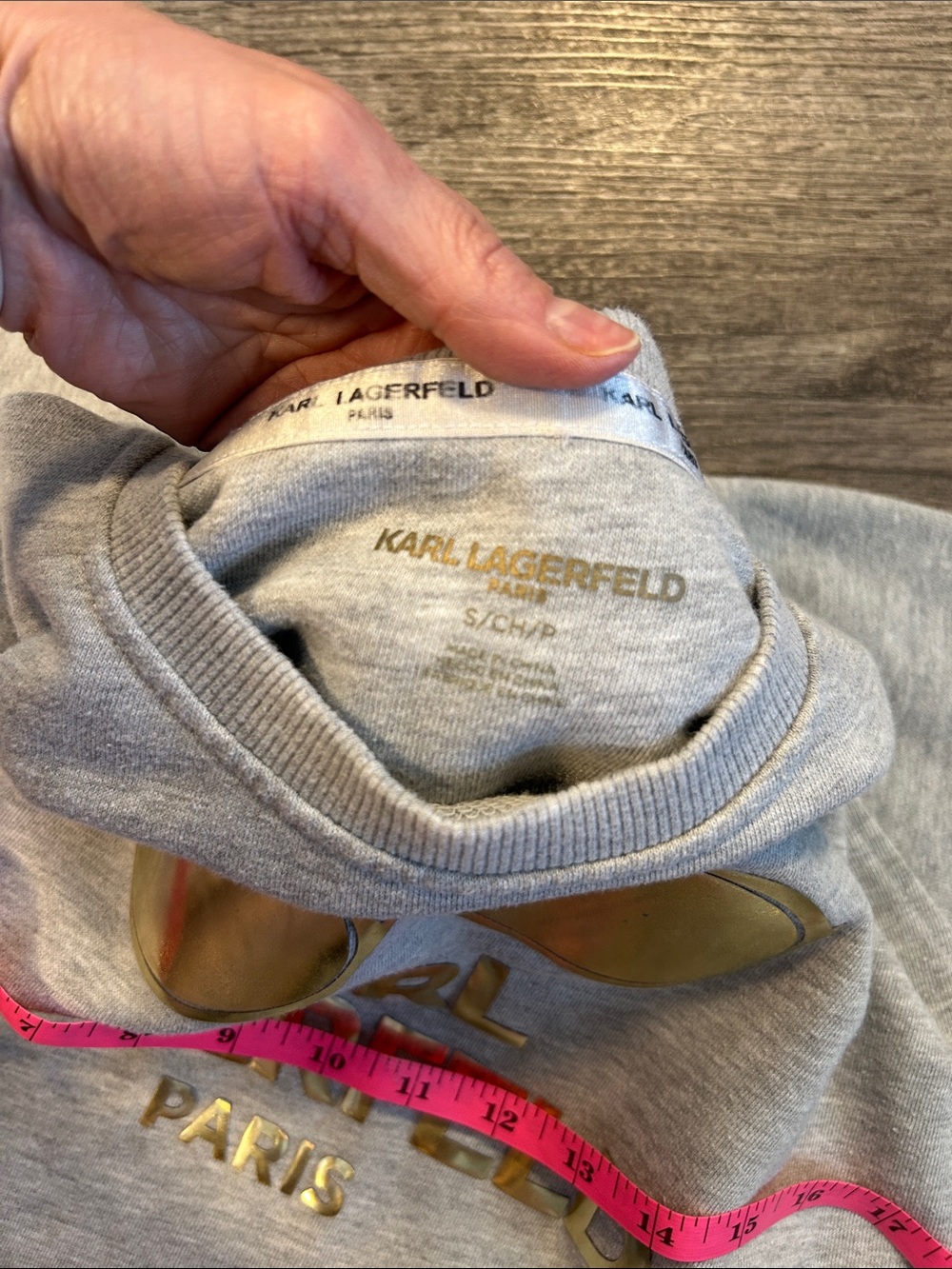 Karl Lagerfeld Paris Gray Sweatshirt Gold Foil Logo Sunglasses Graphic Small - Picture 4 of 11